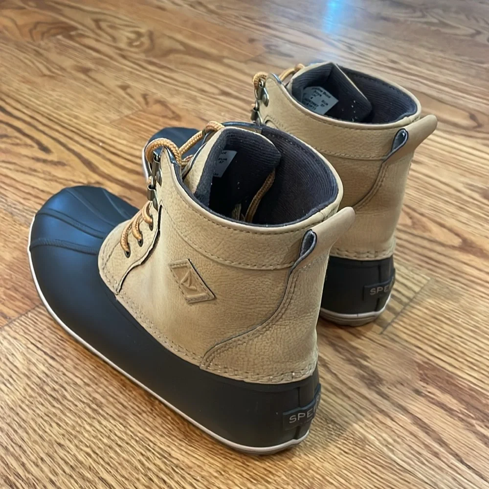 Boy’s Sperry Bowline Storm Boots. Size 5. Excellent to Like New Condition.
